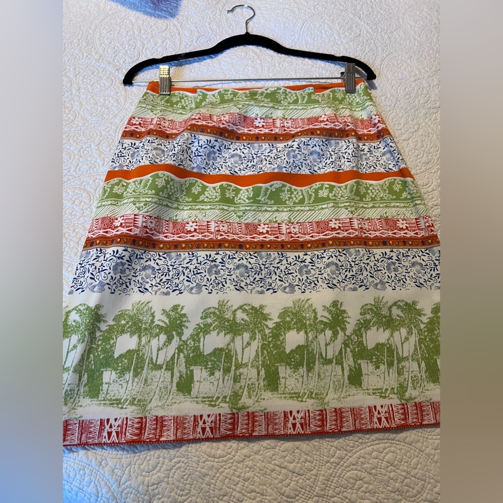 Harolds Size 4 mixed color- printed skirt. Great condition.